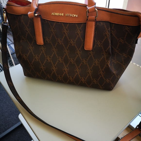 Adrienne Vittadini Bag - Picture 4 of 6